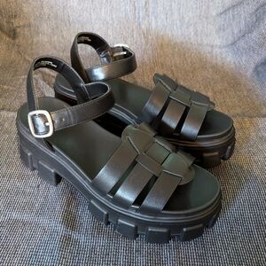 Black chunky wild fable sandals